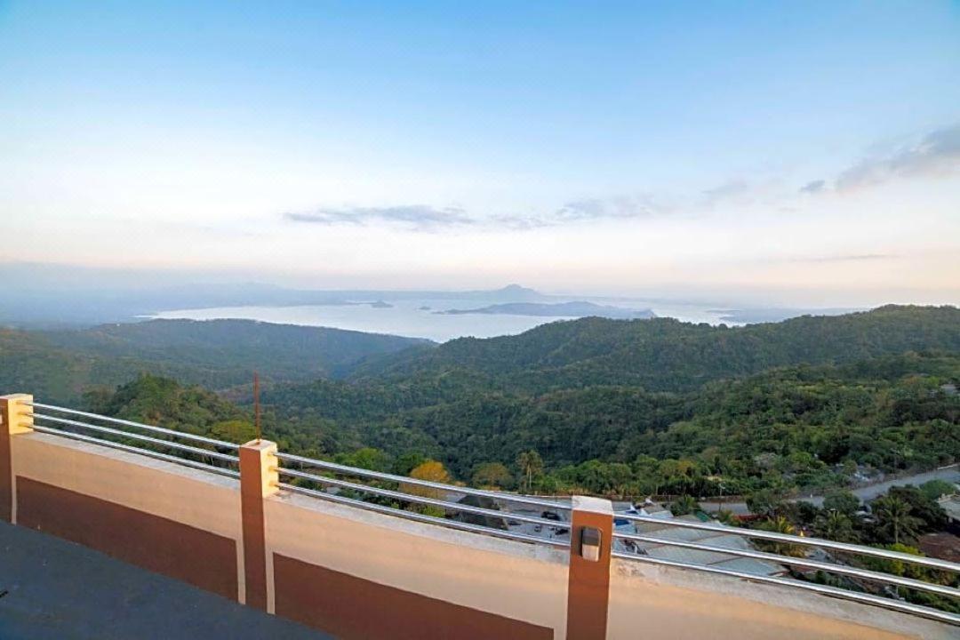 Cityland Tagaytay Taal Lake View City View Free Pool Parking Studios With Balcony Are City View Tagaytay City Luaran gambar