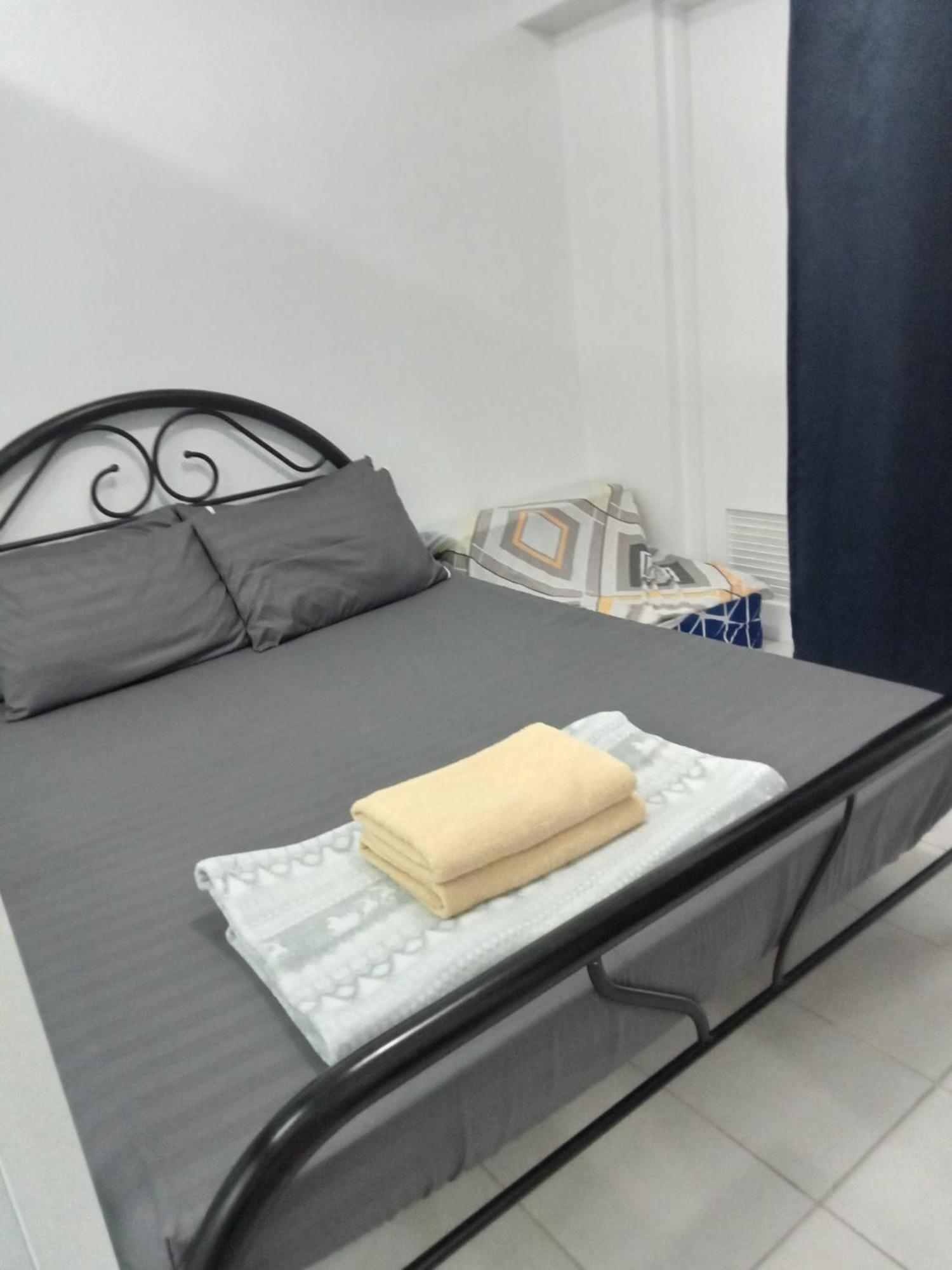 Cityland Tagaytay Taal Lake View City View Free Pool Parking Studios With Balcony Are City View Tagaytay City Bilik gambar